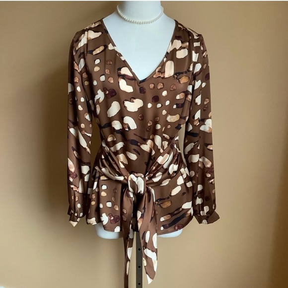 NWT JOSEPH RIBKOFF Satin Animal Print Belted Top Size 10 - Picture 2 of 13